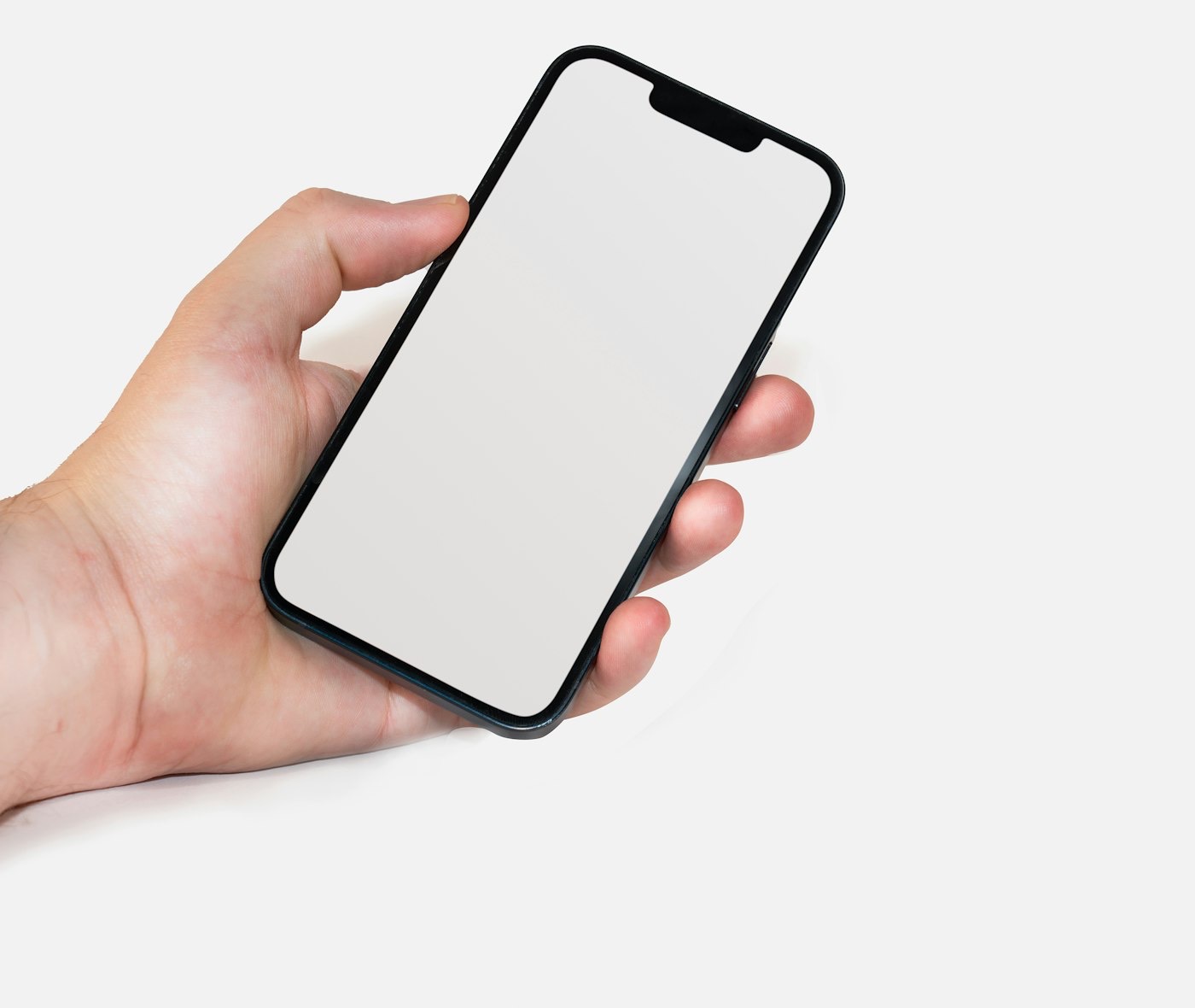 Main tenant un smartphone
